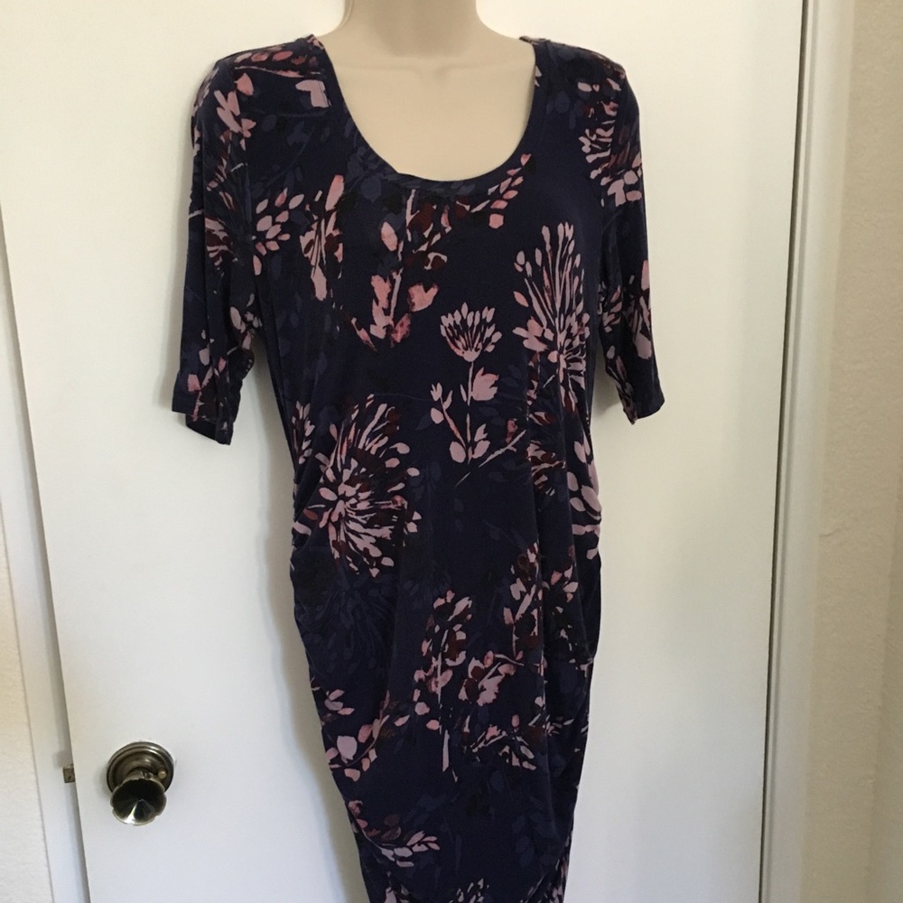 Good Condition Side Ruched Maternity Dress - Picture 4 of 6